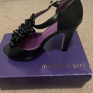 Ruffle open toes heels